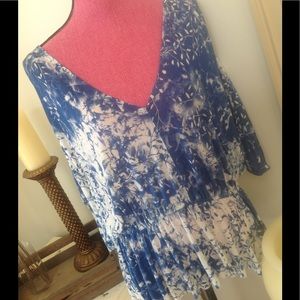 Adorable cinched waist open sleeve top